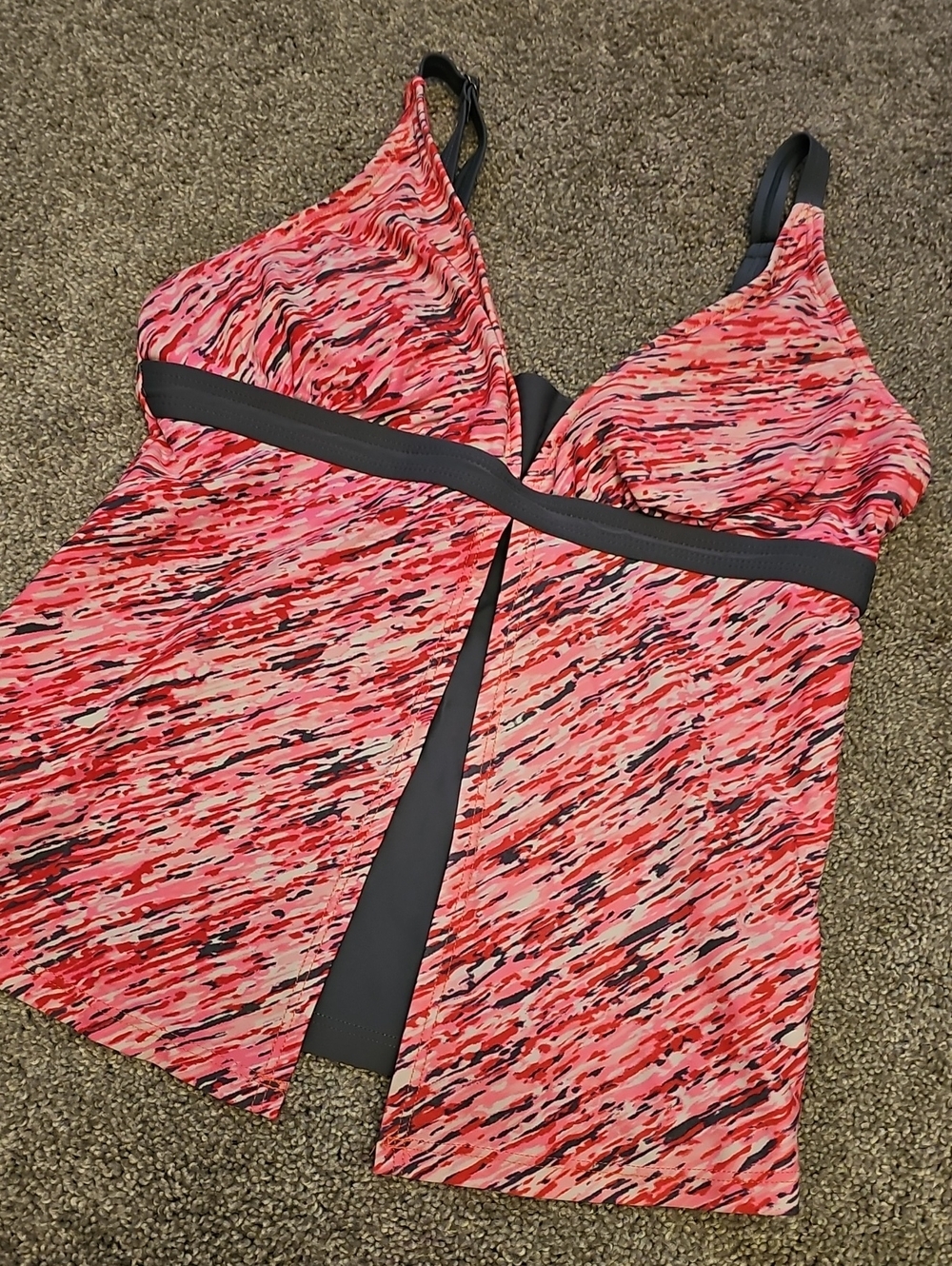 J3🔹️Pink & Coral Printed Tankini Top with Dark Trim